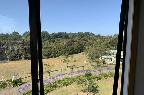 Photo of property in 15 Te Henga Road, Waitakere, Henderson, 0781