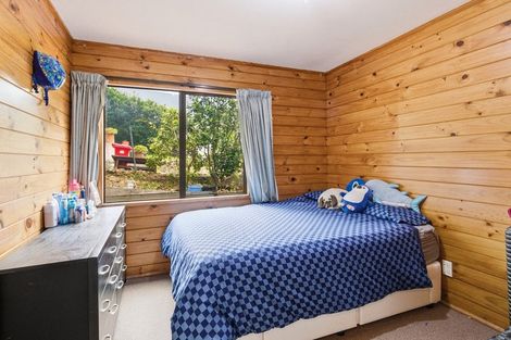 Photo of property in 94a Newlands Road, Newlands, Wellington, 6037