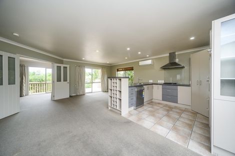 Photo of property in 21 Johnstone Drive, Fitzherbert, Palmerston North, 4410