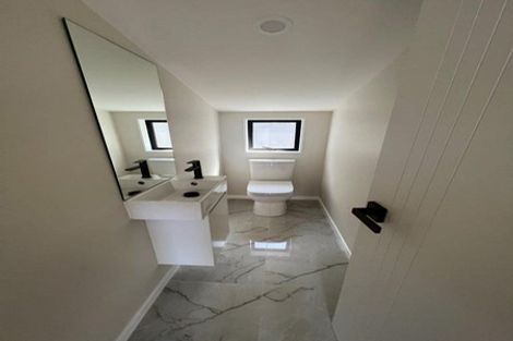 Photo of property in 10 Tapatai Place, Castor Bay, 0620