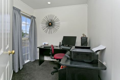 Photo of property in 4 Bundoran Way, Pinehill, Auckland, 0632