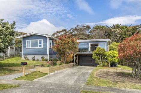 Photo of property in 13 De Castro Place, Titahi Bay, Porirua, 5022