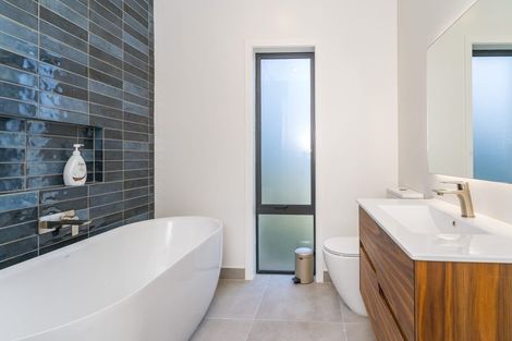 Photo of property in 39 Shandon Road, Vauxhall, Dunedin, 9013