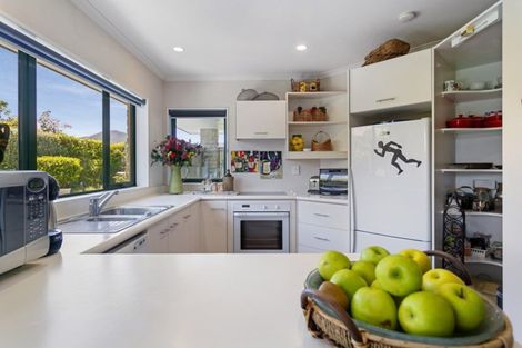 Photo of property in 2/30 Fairview Terrace, Waipahihi, Taupo, 3330