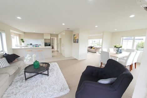Photo of property in 99 Bayvista Drive, Karaka, Papakura, 2113