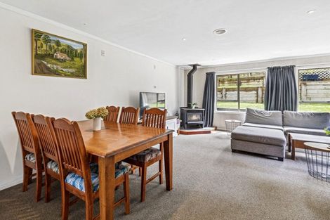 Photo of property in 17 Jenanne Place, Totara Vale, Auckland, 0629