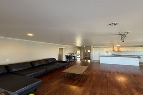 Photo of property in 115 Riverhead Road, Kumeu, 0892