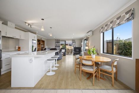 Photo of property in 25 Ripple Grove, Waiuku, 2123