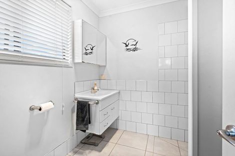 Photo of property in 21 Pyle Road East, One Tree Point, Whangarei, 0171