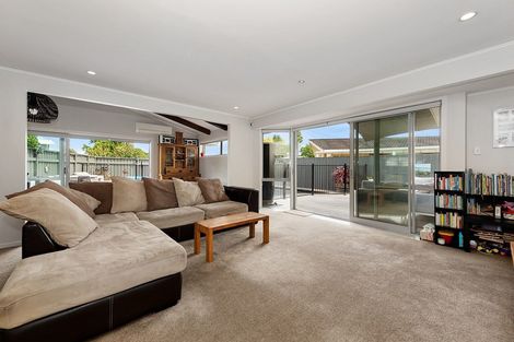 Photo of property in 2 Morrow Avenue, St Andrews, Hamilton, 3200