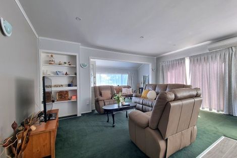 Photo of property in 176 Gossamer Drive, Pakuranga Heights, Auckland, 2010