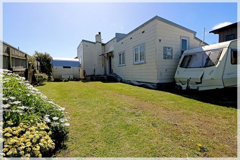Photo of property in 26 Hall Place, Foxton Beach, Foxton, 4815