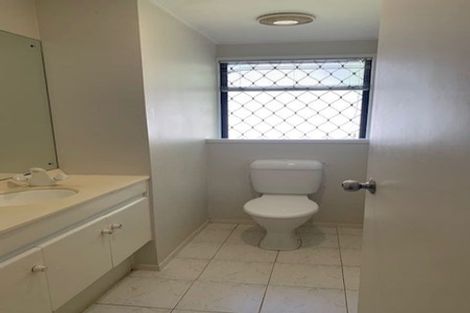 Photo of property in 20 Gillard Place, Eastern Beach, Auckland, 2012