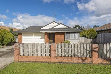 Photo of property in 16 Headcorn Place, Botany Downs, Auckland, 2010
