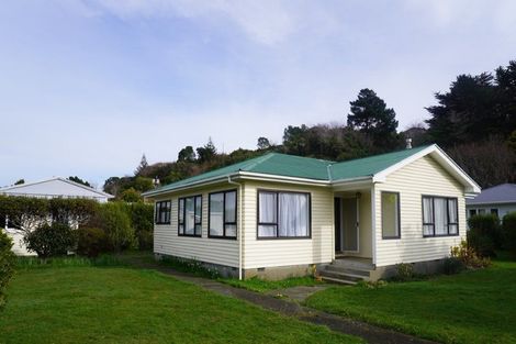 Photo of property in 4 Mclellan Street, Tawa, Wellington, 5028