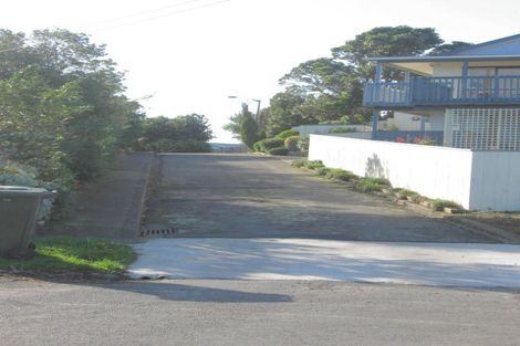 Photo of property in 35 Spur Grove, Titahi Bay, Porirua, 5022