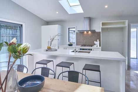 Photo of property in 5a Woodstock Place, Hokowhitu, Palmerston North, 4410