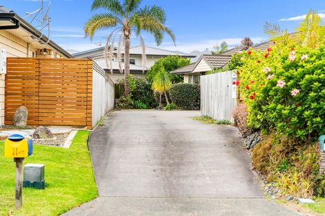 Photo of property in 11 Miami Place, One Tree Point, 0118