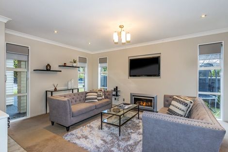 Photo of property in 1 Whio Close, Parklands, Christchurch, 8083