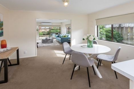 Photo of property in 2/11 Golfland Drive, Golflands, Auckland, 2013