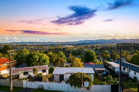 Photo of property in 2 Wharara Lane, Massey, Auckland, 0614