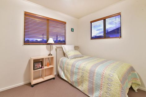 Photo of property in 2/34 Selwyn Crescent, Forrest Hill, Auckland, 0620