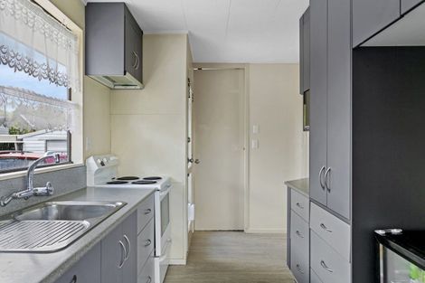 Photo of property in 6 Holland Grove, Richmond Heights, Taupo, 3330