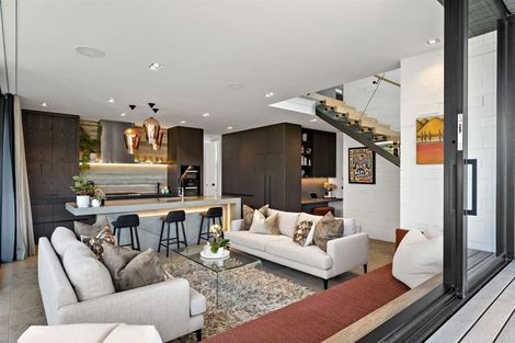 Photo of property in 41 Craig Road, Milford, Auckland, 0620