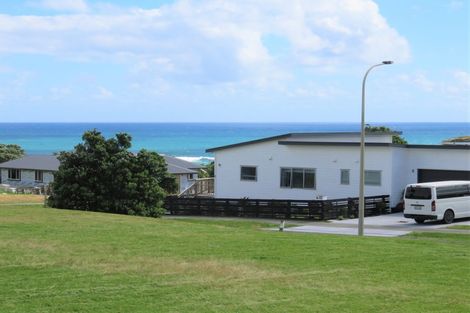 Photo of property in 2 Snapper Street, Baylys Beach, Dargaville, 0377