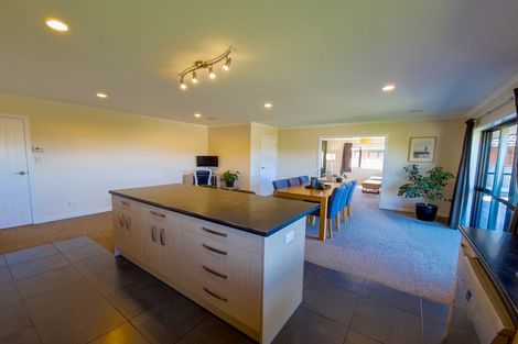 Photo of property in 12 Ron Place, Fitzherbert, Palmerston North, 4410