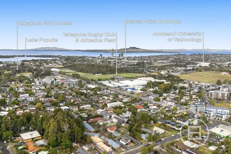 Photo of property in 1/17 Hillcrest Avenue, Hillcrest, Auckland, 0627