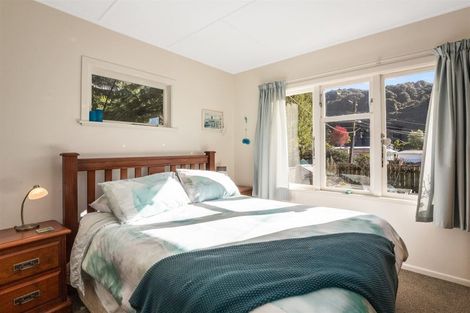 Photo of property in 27 Gardiner Grove, Wainuiomata, Lower Hutt, 5014
