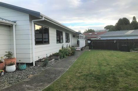 Photo of property in 26 Queen Road, Bellevue, Tauranga, 3110