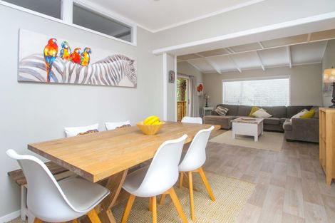 Photo of property in 2/39a Hebron Road, Waiake, Auckland, 0630