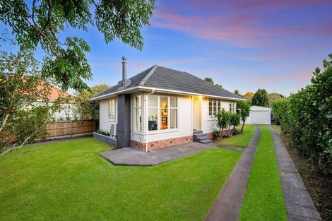 Photo of property in 18 Durham Street, Te Atatu Peninsula, Auckland, 0610