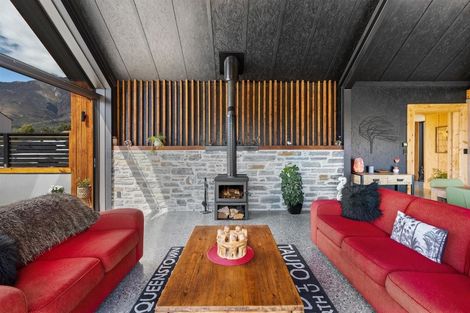 Photo of property in 11 Cunninghams Drive, Jacks Point, Queenstown, 9371