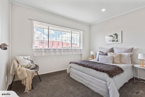 Photo of property in 2/28 Salisbury Road, Birkdale, Auckland, 0626