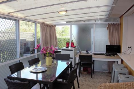 Photo of property in 90 Matipo Road, Te Atatu Peninsula, Auckland, 0610