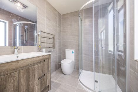 Photo of property in 17b Hogans Road, Glenfield, Auckland, 0629