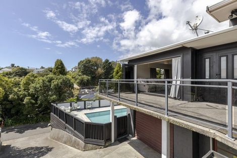 Photo of property in 46 Seaview Road, Marfell, New Plymouth, 4310