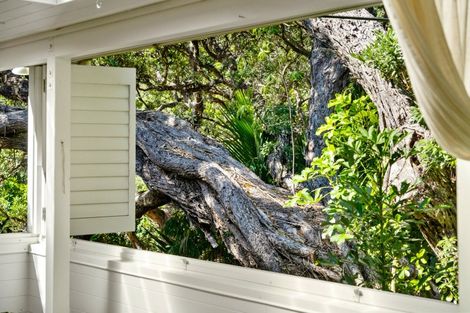 Photo of property in 72 Garden Road, Piha, New Lynn, 0772