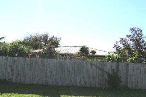Photo of property in 17 Savoy Road, Glen Eden, Auckland, 0602