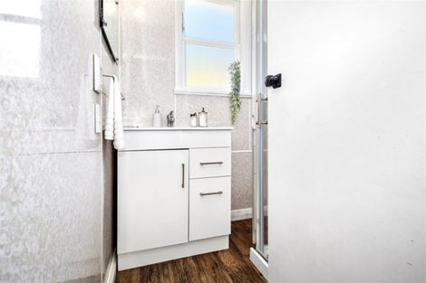 Photo of property in 94 Nicholson Road, Khandallah, Wellington, 6035