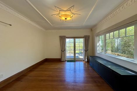 Photo of property in 54 Moana Road, Kelburn, Wellington, 6012