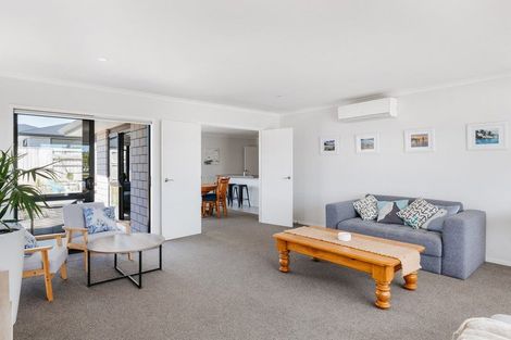 Photo of property in 6 Harding Drive, Papamoa Beach, Papamoa, 3118