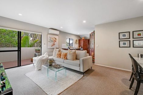 Photo of property in 19 Calypso Way, Unsworth Heights, Auckland, 0632