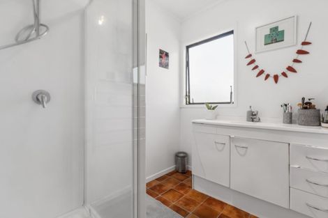 Photo of property in 54 Everglade Drive, Goodwood Heights, Auckland, 2105