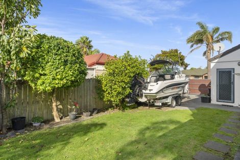 Photo of property in 115 Gravatt Road, Papamoa Beach, Papamoa, 3118