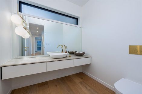 Photo of property in 18a Eastcliffe Road, Castor Bay, Auckland, 0620