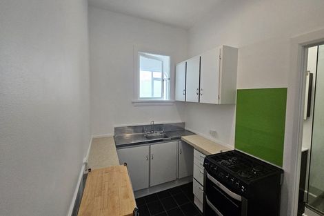 Photo of property in Devonport Apartments, 38/127 Saint Aubyn Street, New Plymouth, 4310